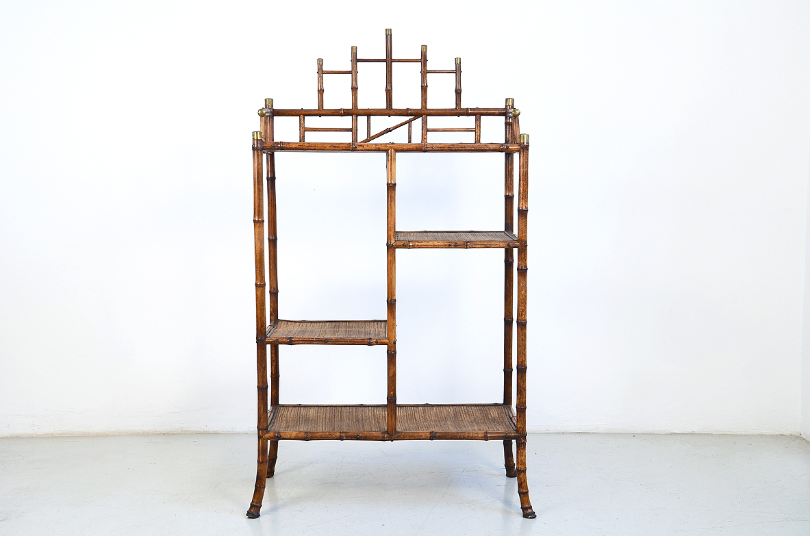 Etagère in finto bambù dipinto e ripiani in giunco, Italia 1920-30ca.