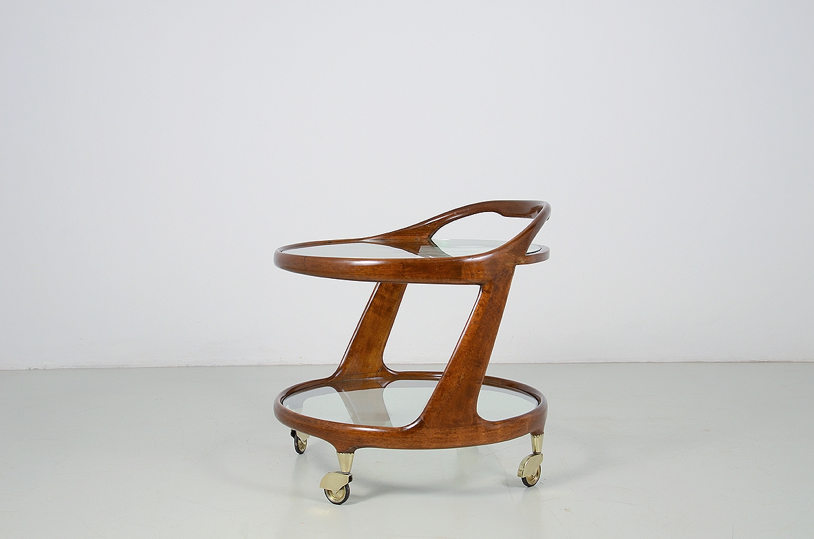 Italian 1950's trolley in walnut with brass details and crystal glass shelves.