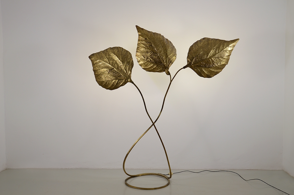 Tommaso Barbi, lampada da terra in ottone con base circolare, 1970ca.