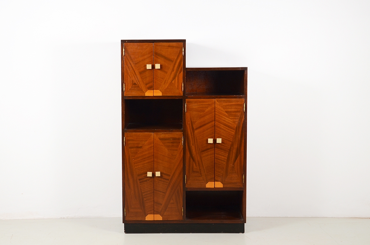 Italian 1930's cabinet with nice inlaid wood on his front doors and carved handles in bown. Rare example belonging to the 