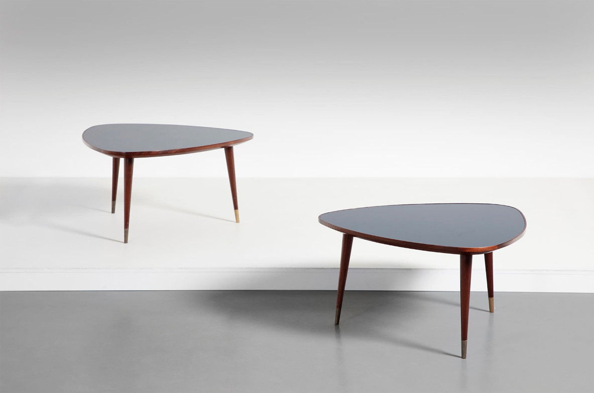 Coppia di tavolini con struttura in legno e piano in vetro, Osvaldo Borsani, 1950ca.