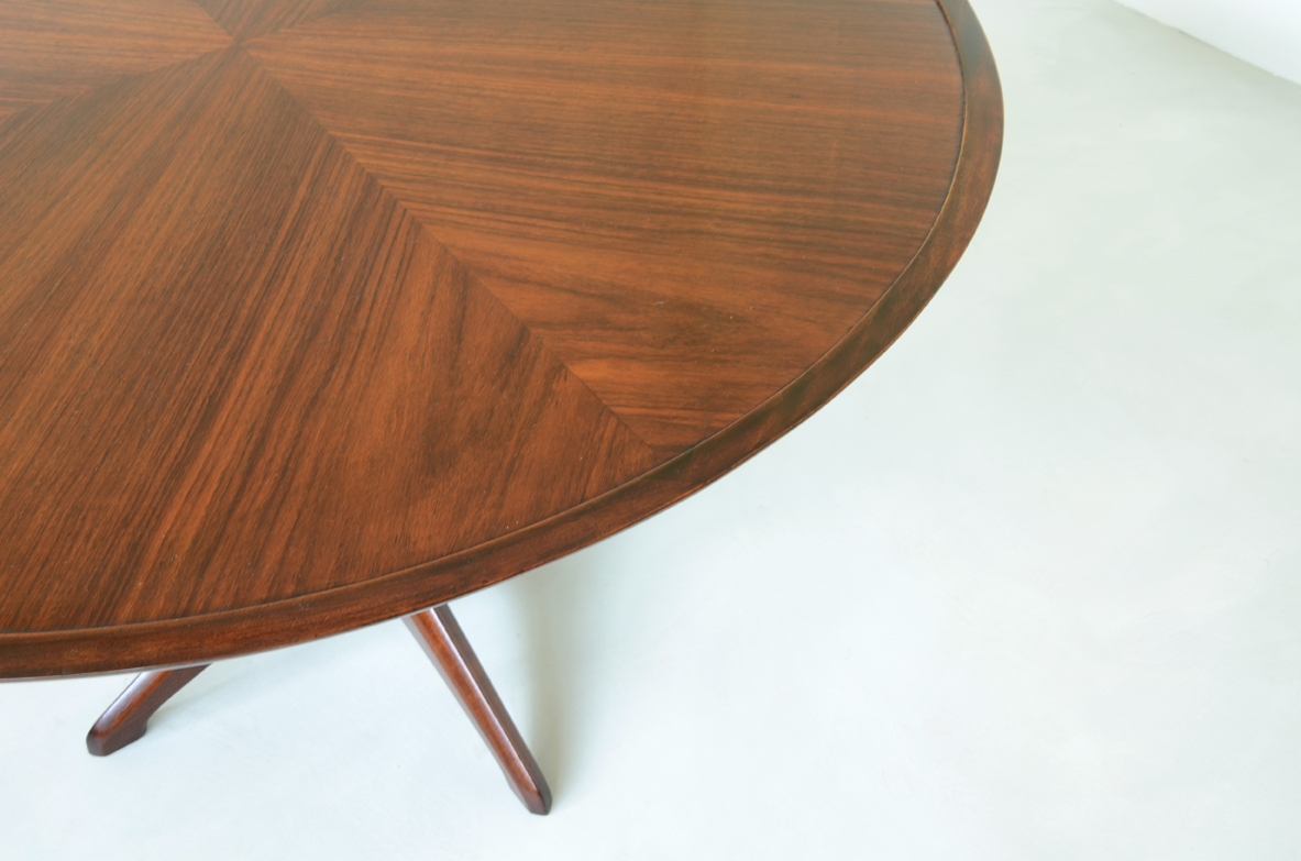 Ico Parisi, sculptural 1950's round dining table in walnut with veneered top.