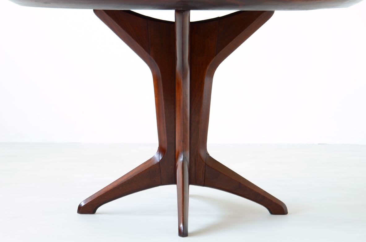 Ico Parisi, sculptural 1950's round dining table in walnut with veneered top.