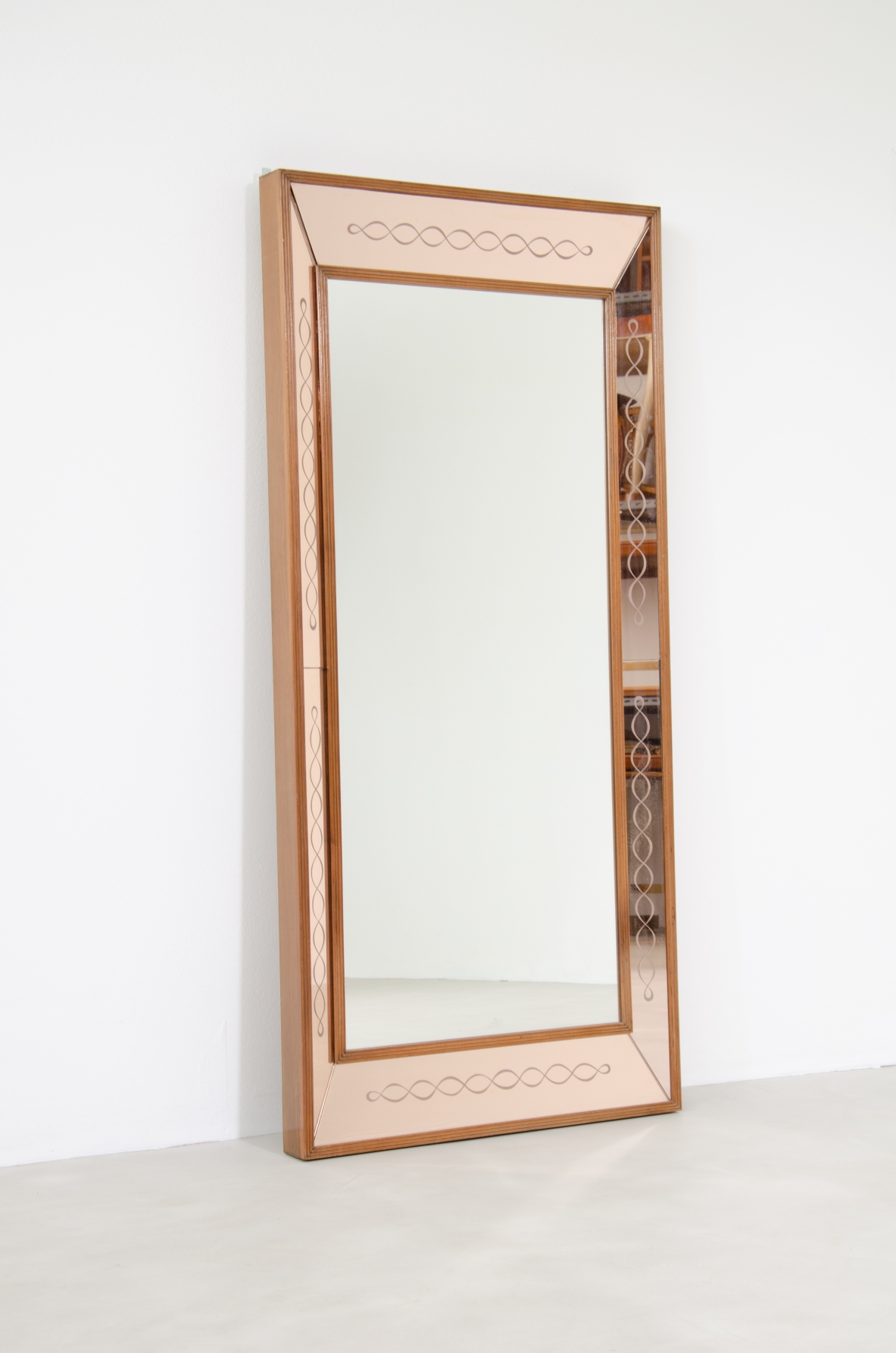 Splendid Italian 1940's mirror in a light powder color with nice serpentine ingravings.