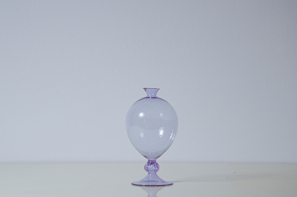 Vittorio Zecchin, Veronese vase in lilac-colored blown glass, Prod. Venini, Murano 1970s.