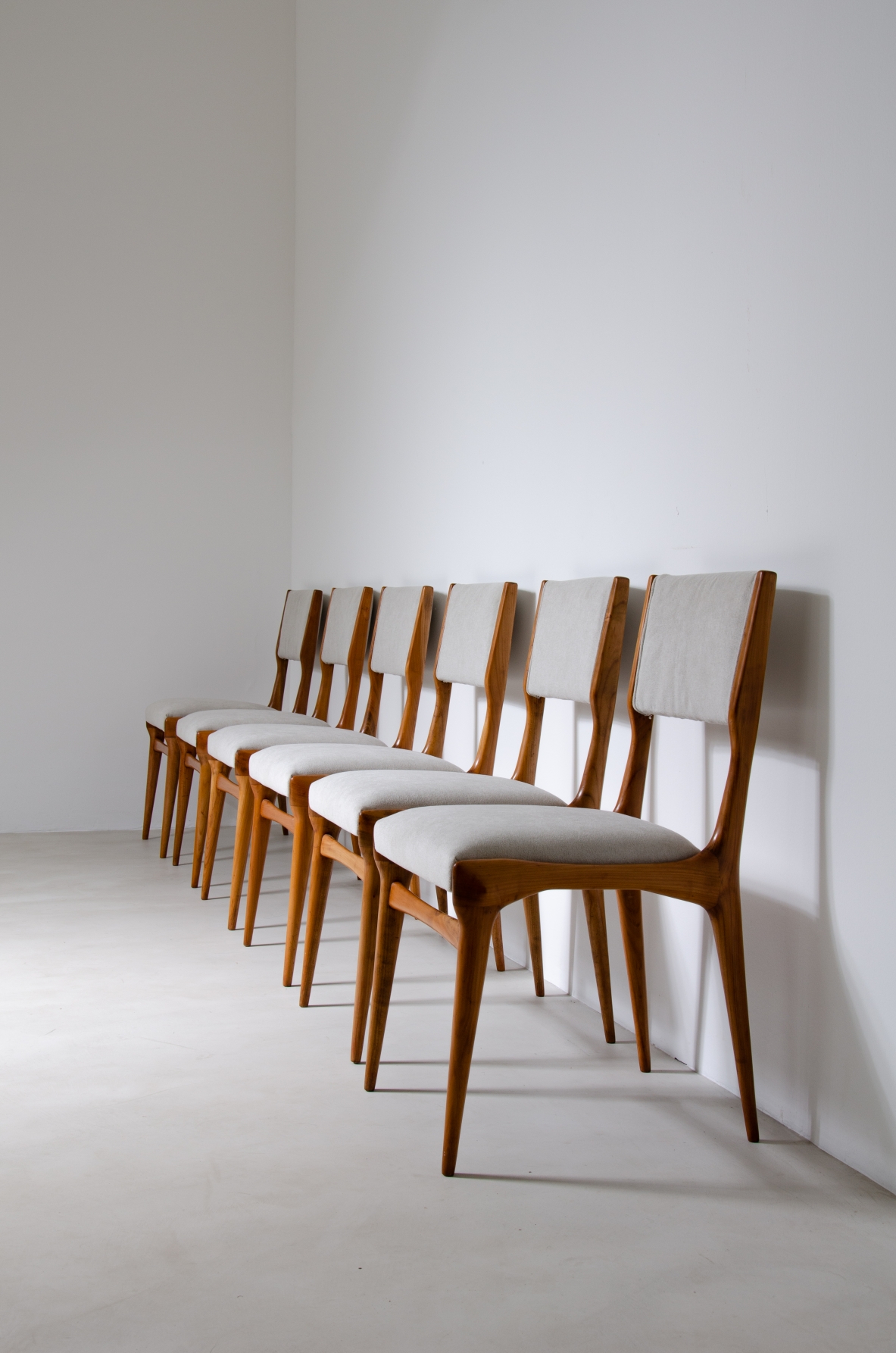 Carlo de Carli, set of six cherry wood chairs model 585.  Designed for Gio Ponti's Hotel Parco dei Principi in Rome in 1954, prod. Cassina.