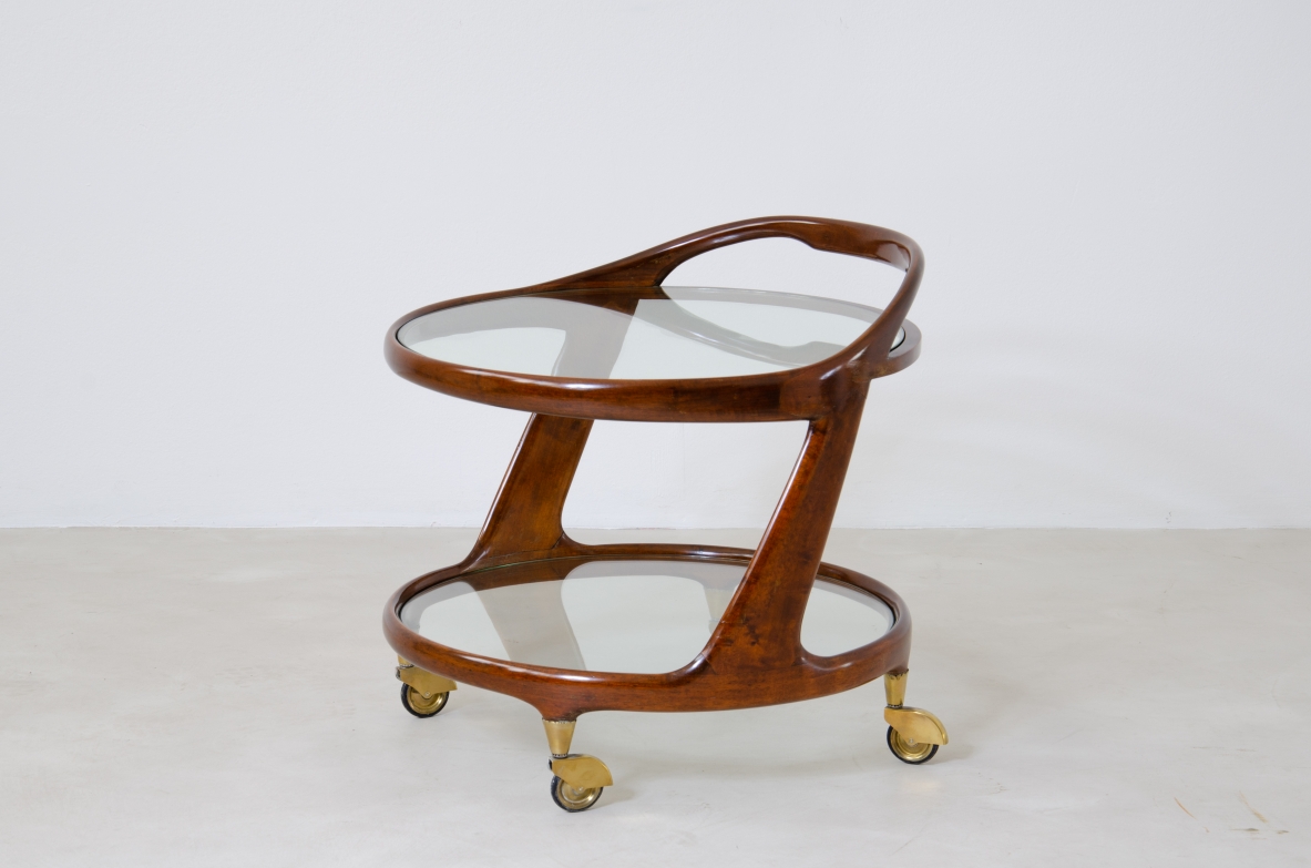 Italian 1950's trolley in walnut with brass details and crystal glass shelves.