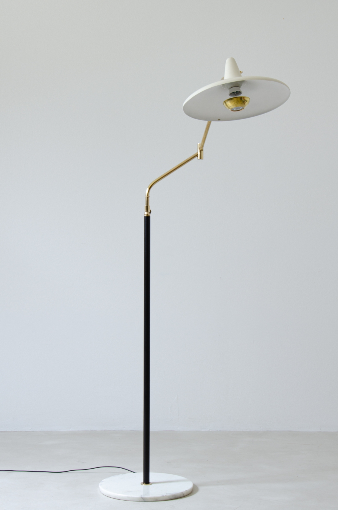 Stilnovo, floor lamp with articulated brass arm, adjustable in height and in all directions, painted metal shade and marble base.  Stilnovo brand, 1955.