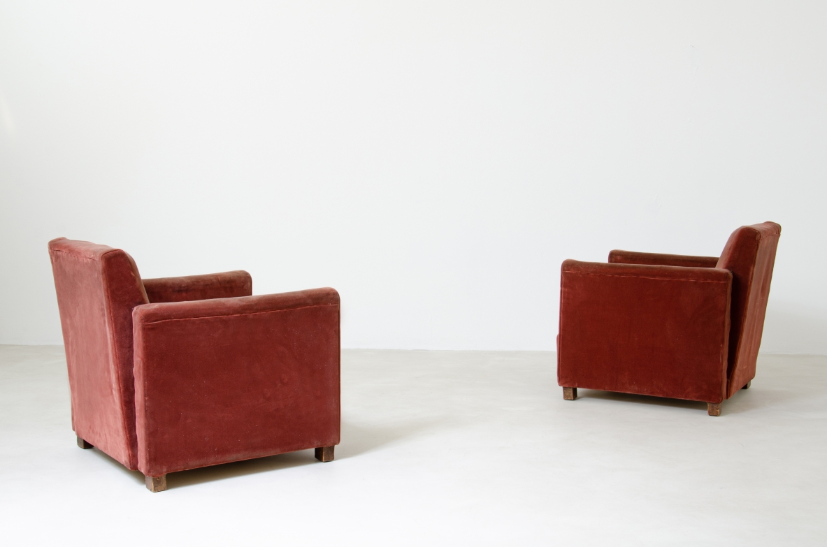 Pair of rationalist style armchairs upholstered in velvet.  Italian rationalism, 1930s.