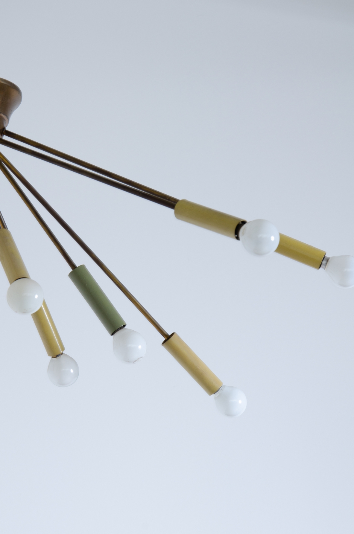 Gino Sarfatti, Sputnik ceiling lamp with 14 lights in brass and painted metal. Arteluce 1950's. 