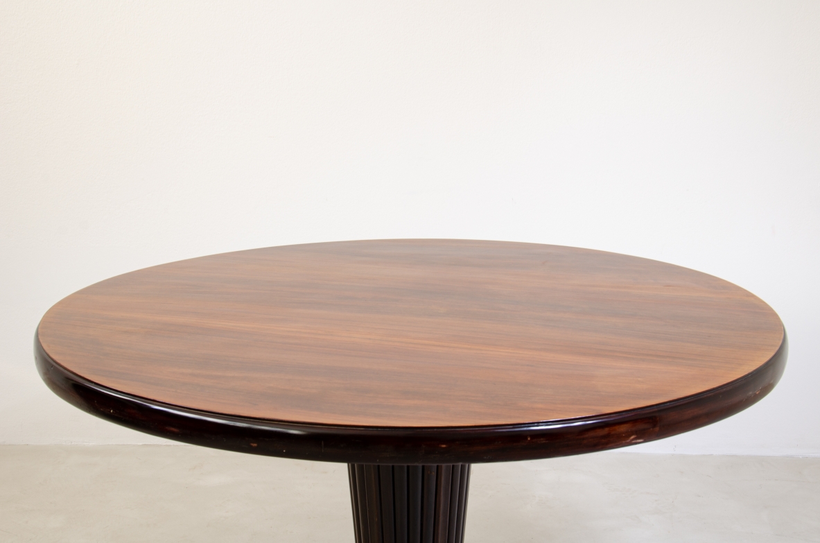 Atelier Borsani, 1940's dining table in macassar and walnut with extensions.