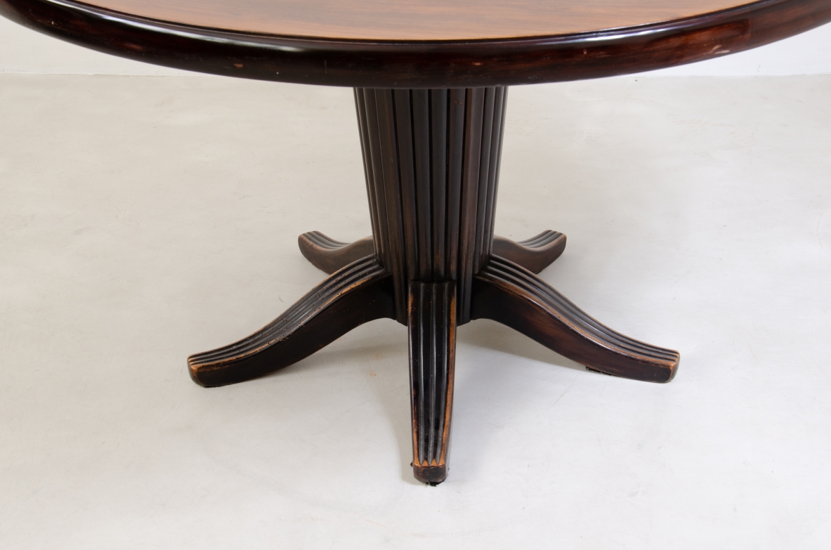 Atelier Borsani, 1940's dining table in macassar and walnut with extensions.