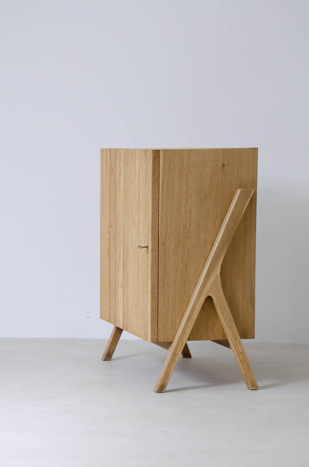 Small storage unit in light oak with ribbed wood front.  Italiy 1950s.