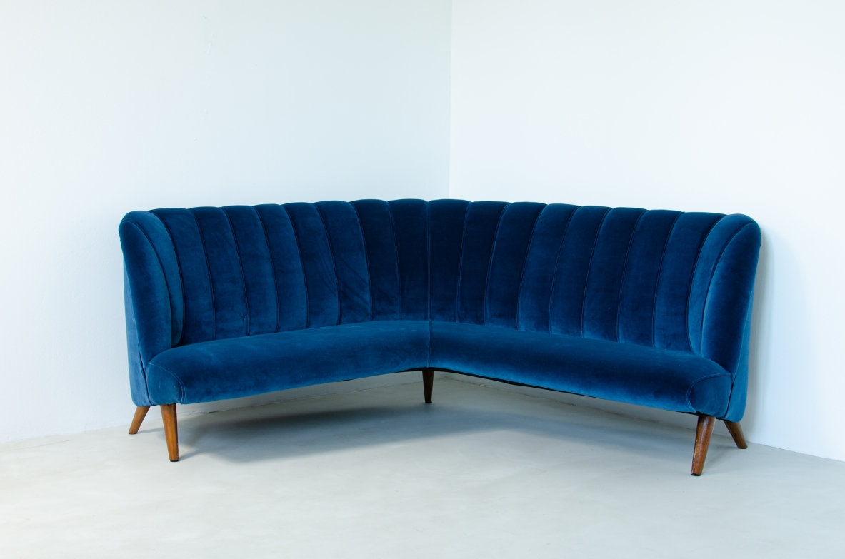 Osvaldo Borsani, Corner sofa upholstered in velvet with elegant patellation on the back.  ABV Arredamenti Borsani Varedo manufacture 1950s.