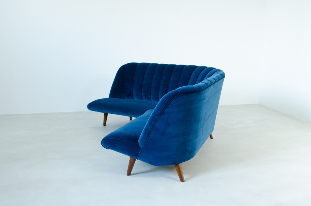 Osvaldo Borsani, Corner sofa upholstered in velvet with elegant patellation on the back.  ABV Arredamenti Borsani Varedo manufacture 1950s.