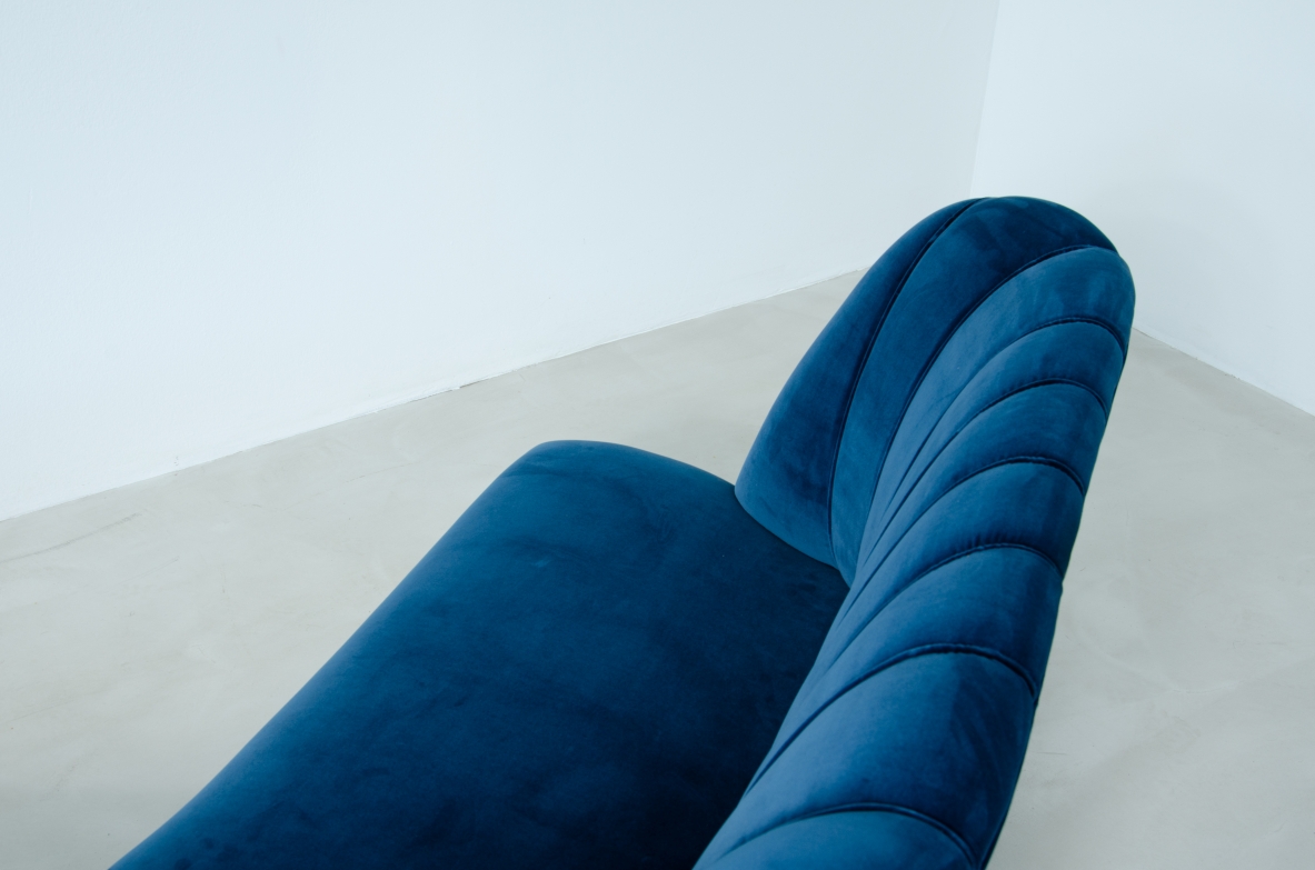 Osvaldo Borsani, Corner sofa upholstered in velvet with elegant patellation on the back.  ABV Arredamenti Borsani Varedo manufacture 1950s.