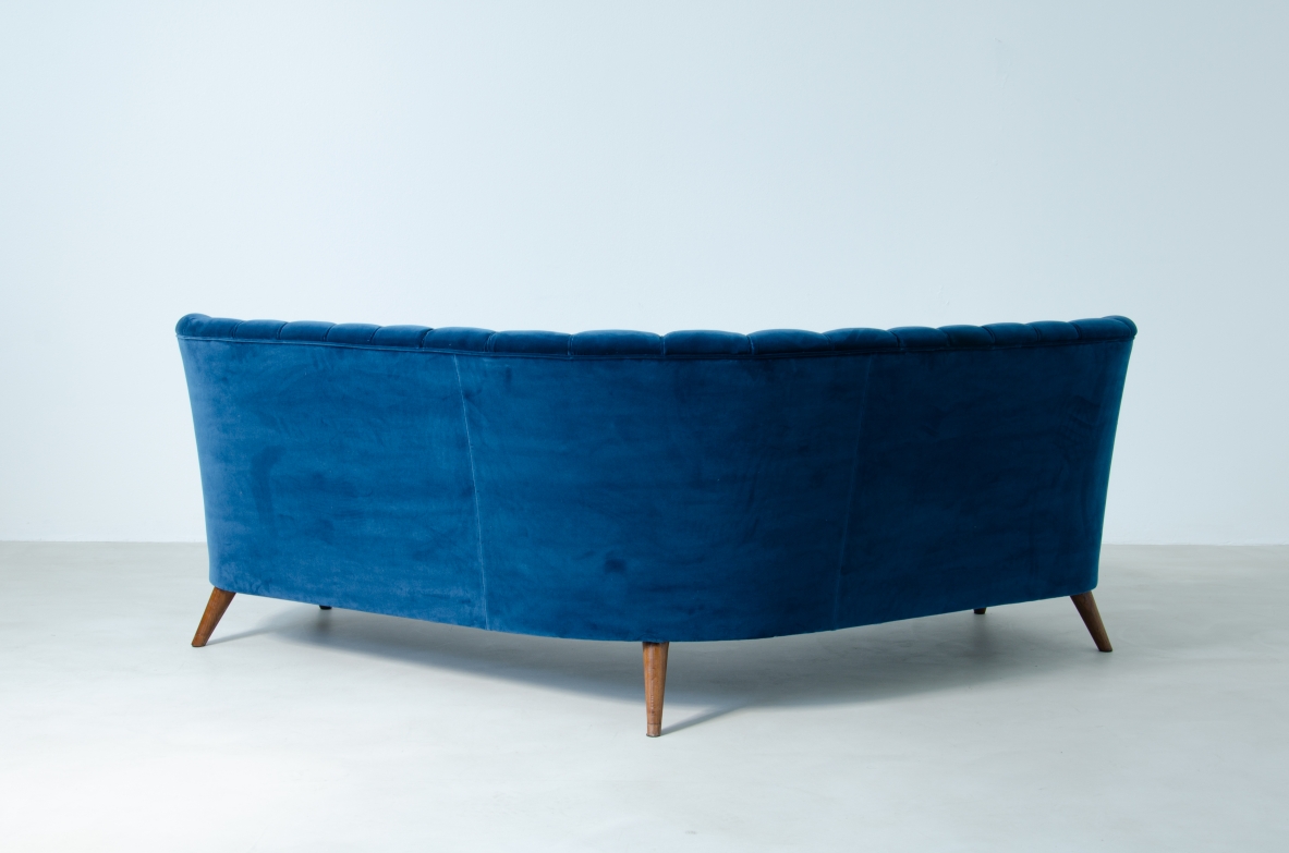 Osvaldo Borsani, Corner sofa upholstered in velvet with elegant patellation on the back.  ABV Arredamenti Borsani Varedo manufacture 1950s.
