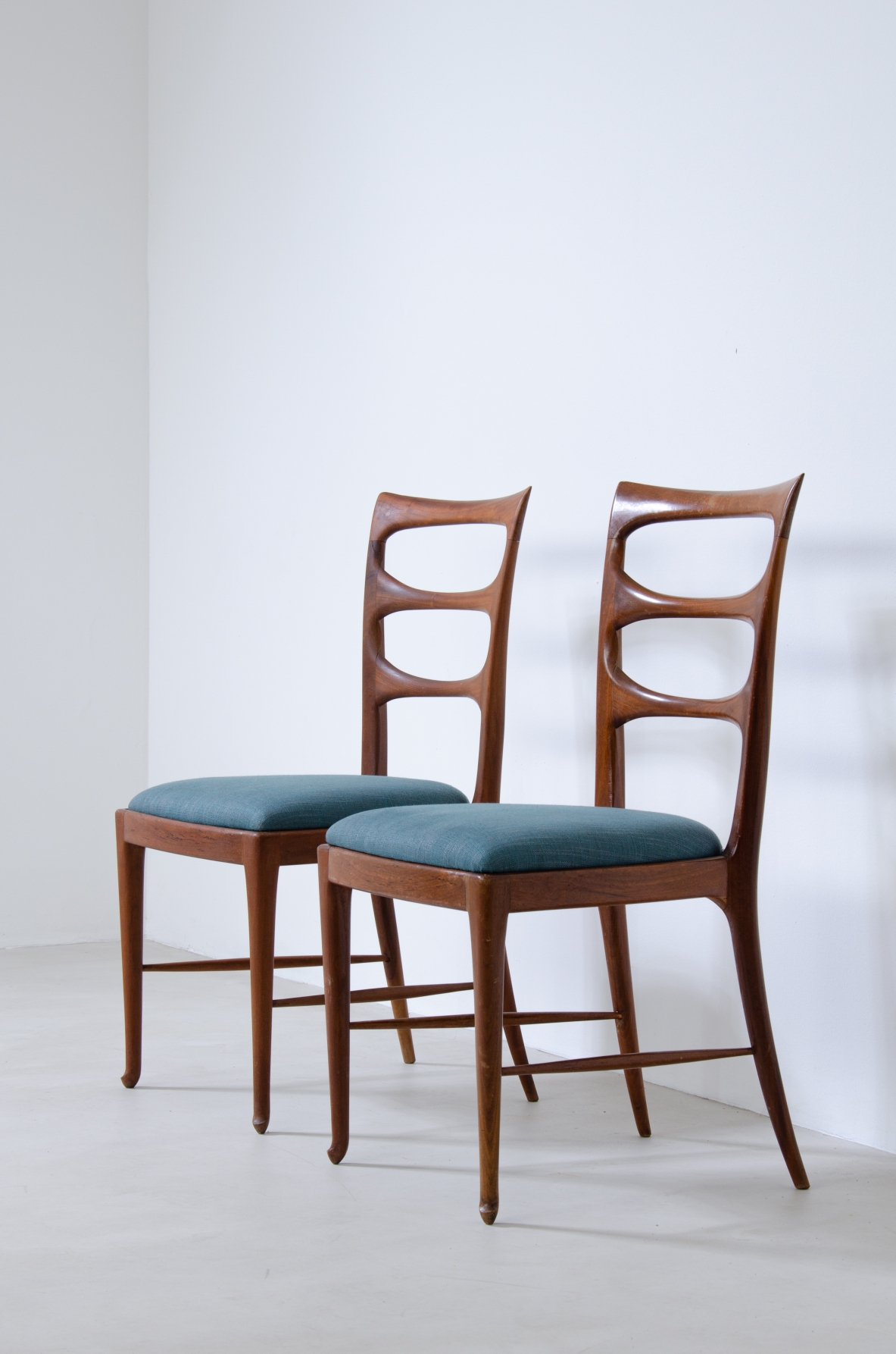 Paolo Buffa (1903-1970)  Set of six elegant dining chairs 1938.