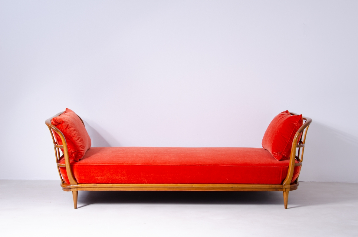 Guglielmo Ulrich, elegante divano/letto con struttura in legno di ciliegio 1940.