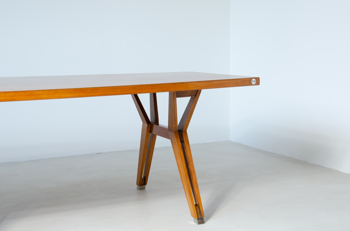 Ico Parisi, large table in blond walnut.  Prod. M.I.M. 1960s.