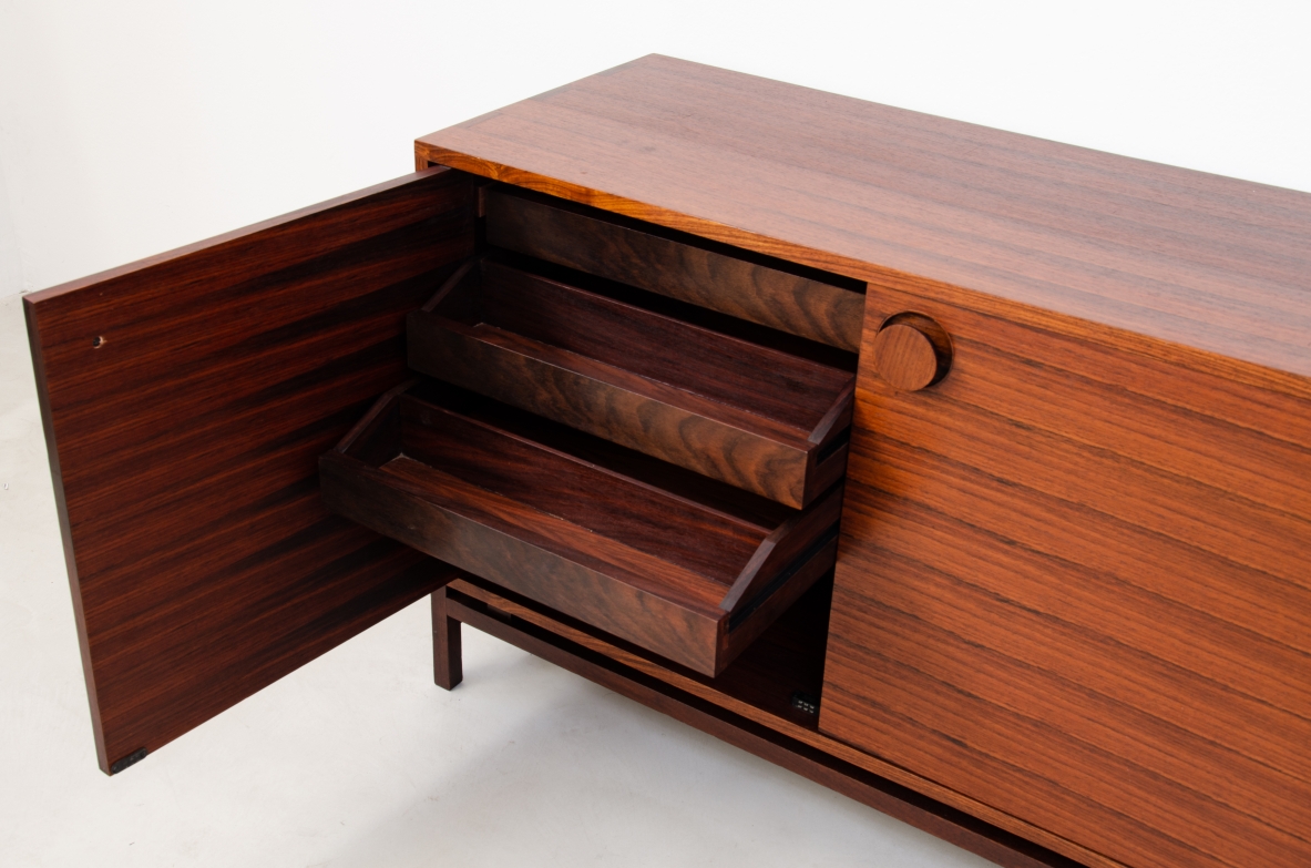 Hans Hove & Palle Petersen  Coppia di raffinati mobili contenitori in palissandro con belle maniglie in legno tornito, ripiani e cassetti all' interno.  Danimarca, 1960ca.