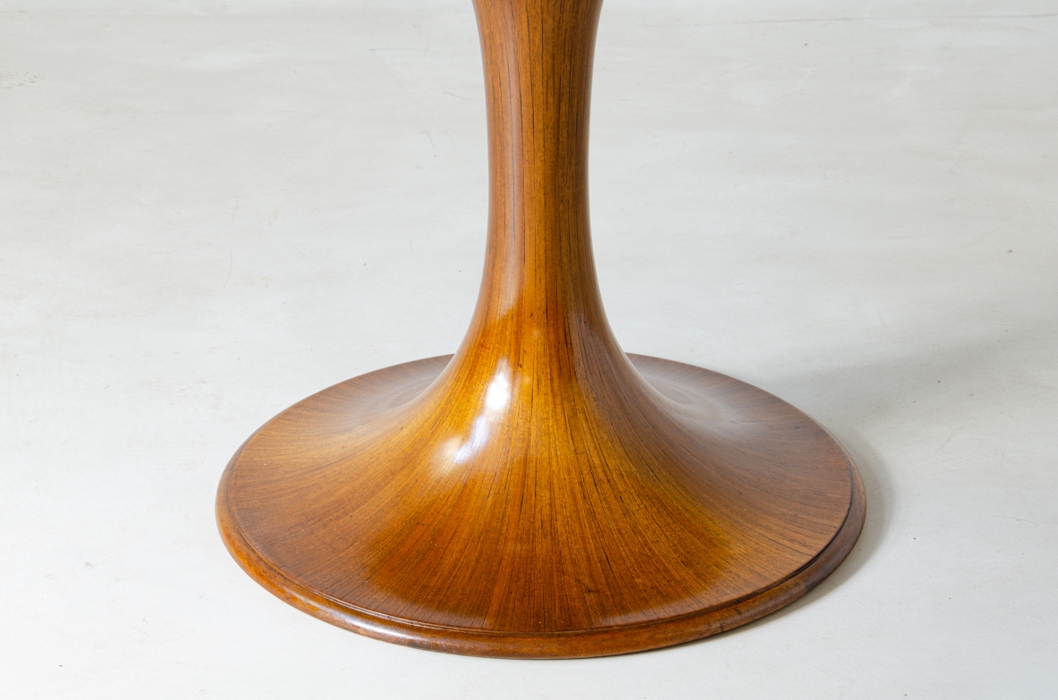 Luigi Massoni, elegant round table 
