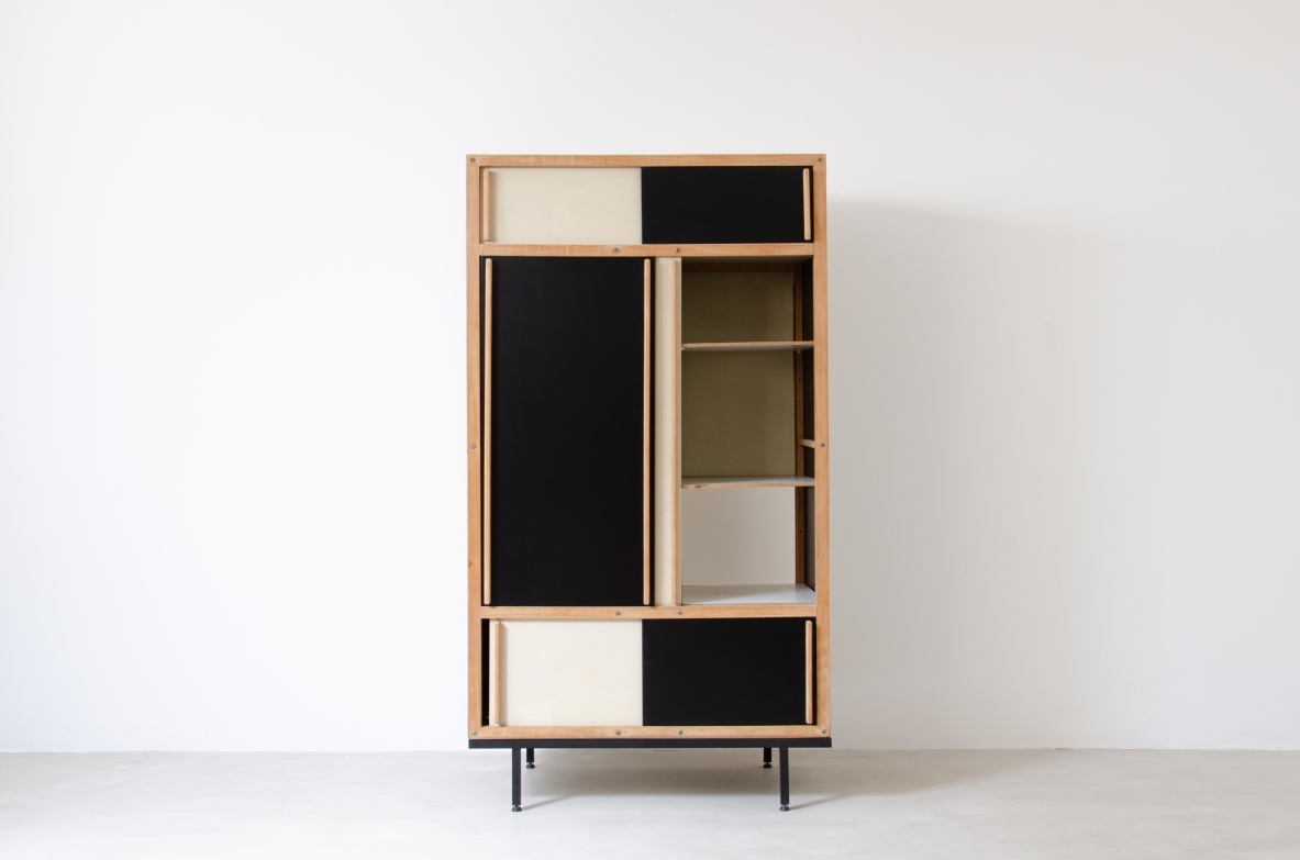 André Sornay (1902.2000)  Cabinet with sliding doors in two-color lacquered wood, wooden structure and lacquered plywood panels, iron base.  France, Lyon, 1950's.