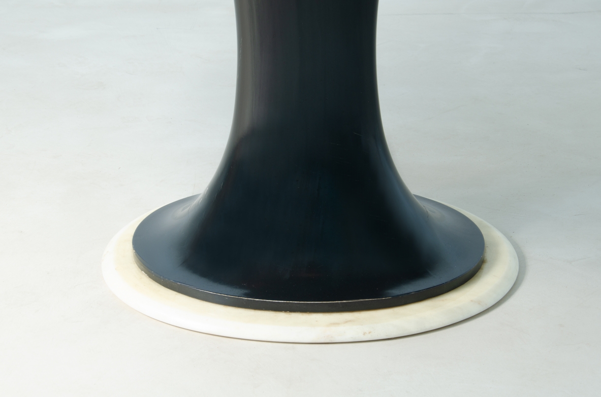Very elegant oval table with turned base in petrol blue lacquered wood and marble disc.  Palm wood veneer top.  Turin School, 1960's.