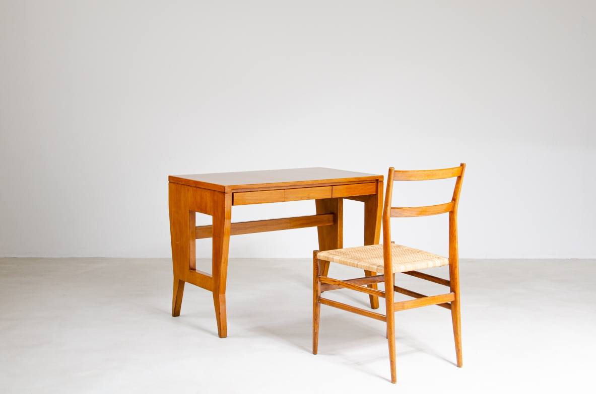 Giò Ponti, scrivania in legno e puntali in ottone, Marchio originale BNL 1950