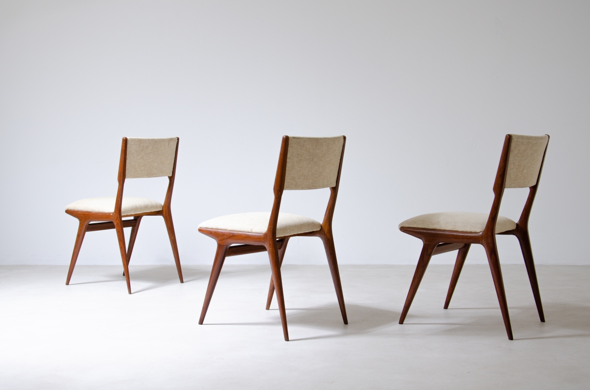 Carlo de Carli (1910 - 1999)  Set di sei sedie Modello 158 con seduta e schienale imbottiti.  Prod. Cassina, 1953-1954
