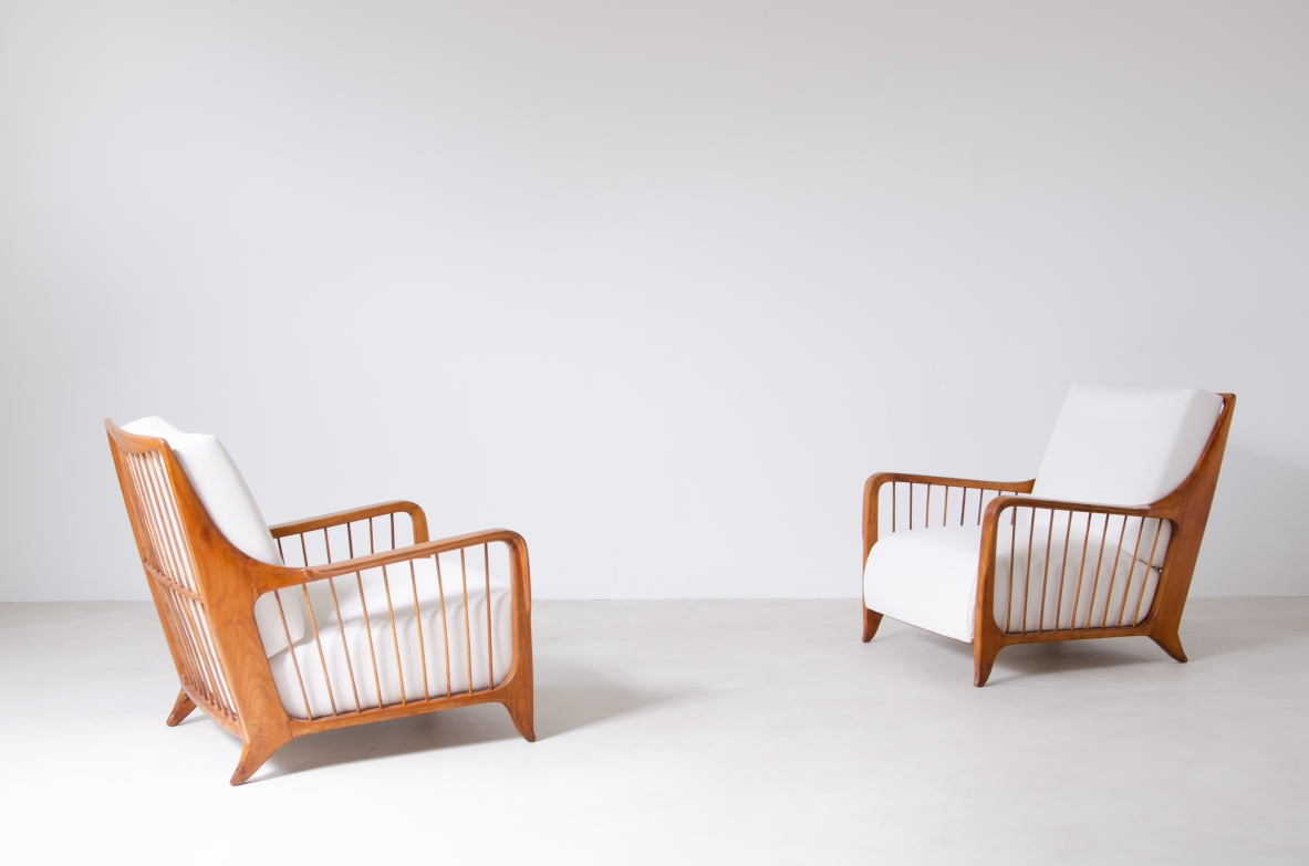 Paolo Buffa (1903-1970)  Rare pair of armchairs in cherry wood and upholstered fabric. 1936.
