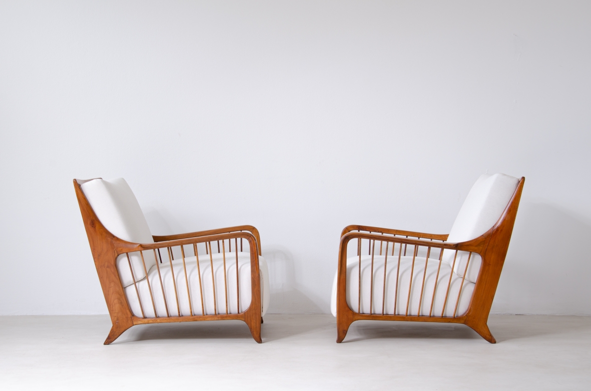 Paolo Buffa (1903-1970)  Rare pair of armchairs in cherry wood and upholstered fabric. 1936.