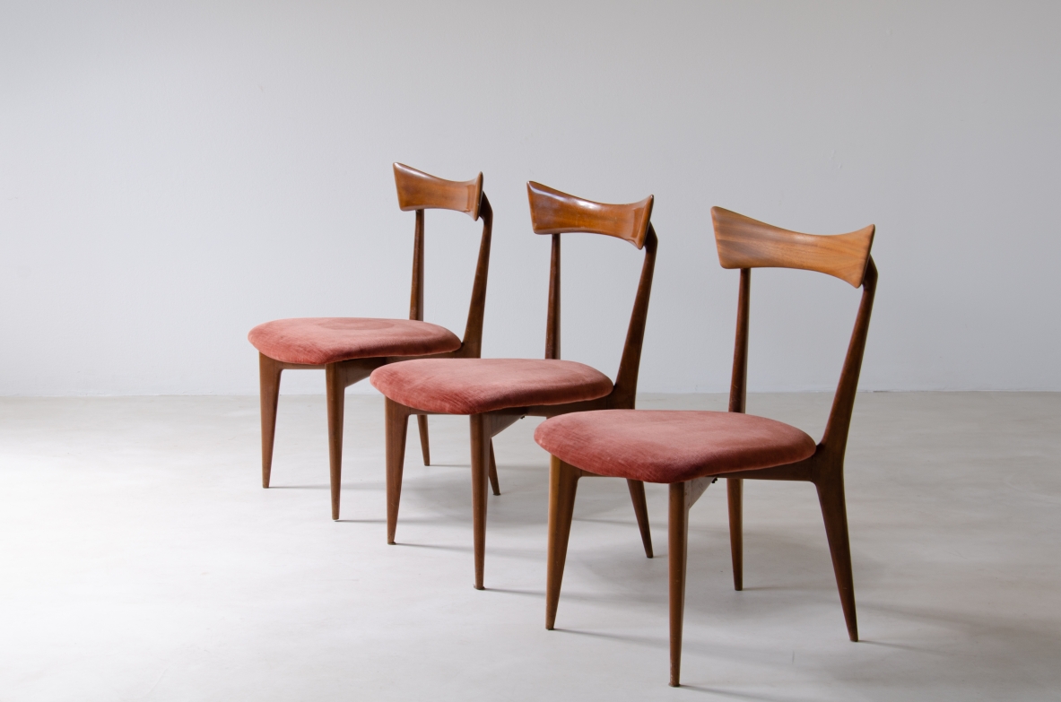 set of 8 mahogany chairs with butterfly back and seat in upholstered fabric.  Ariberto Colombo Manufacture, Cantù, 1945.