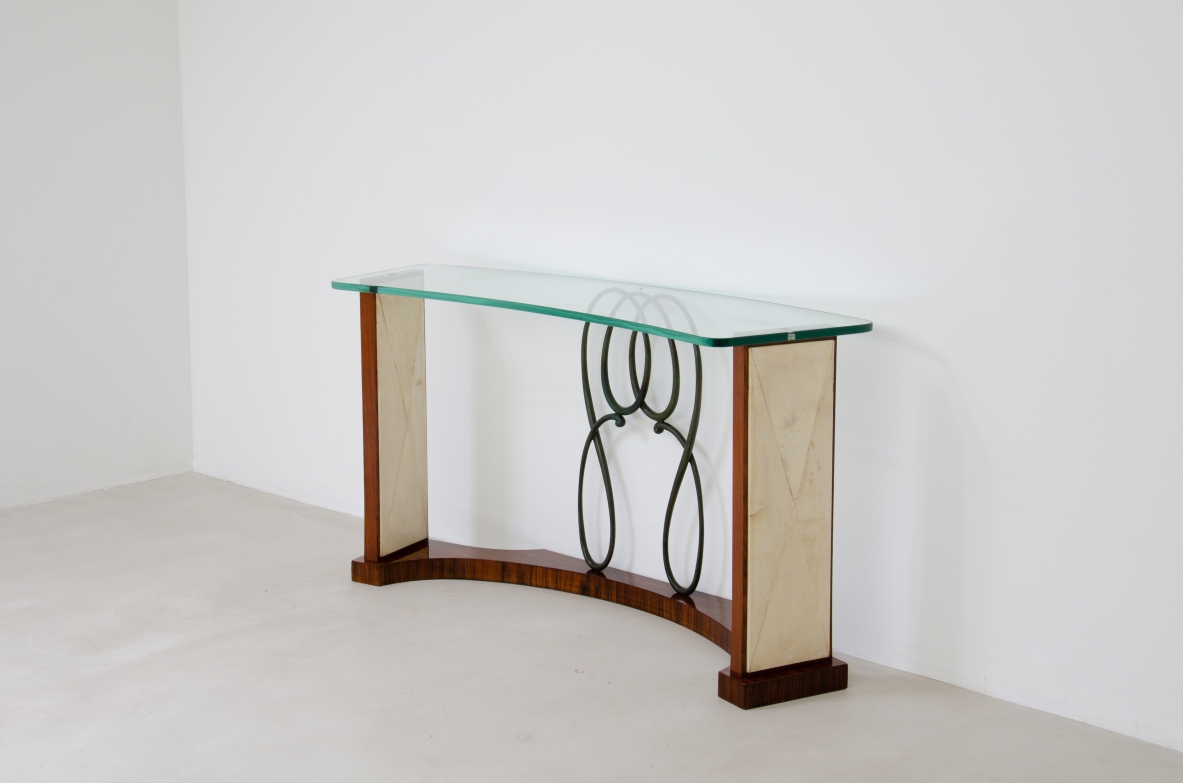 Elegante console con montanti laterali rivestiti in pergamena Attr.Guglielmo Ulrich, 1940ca.