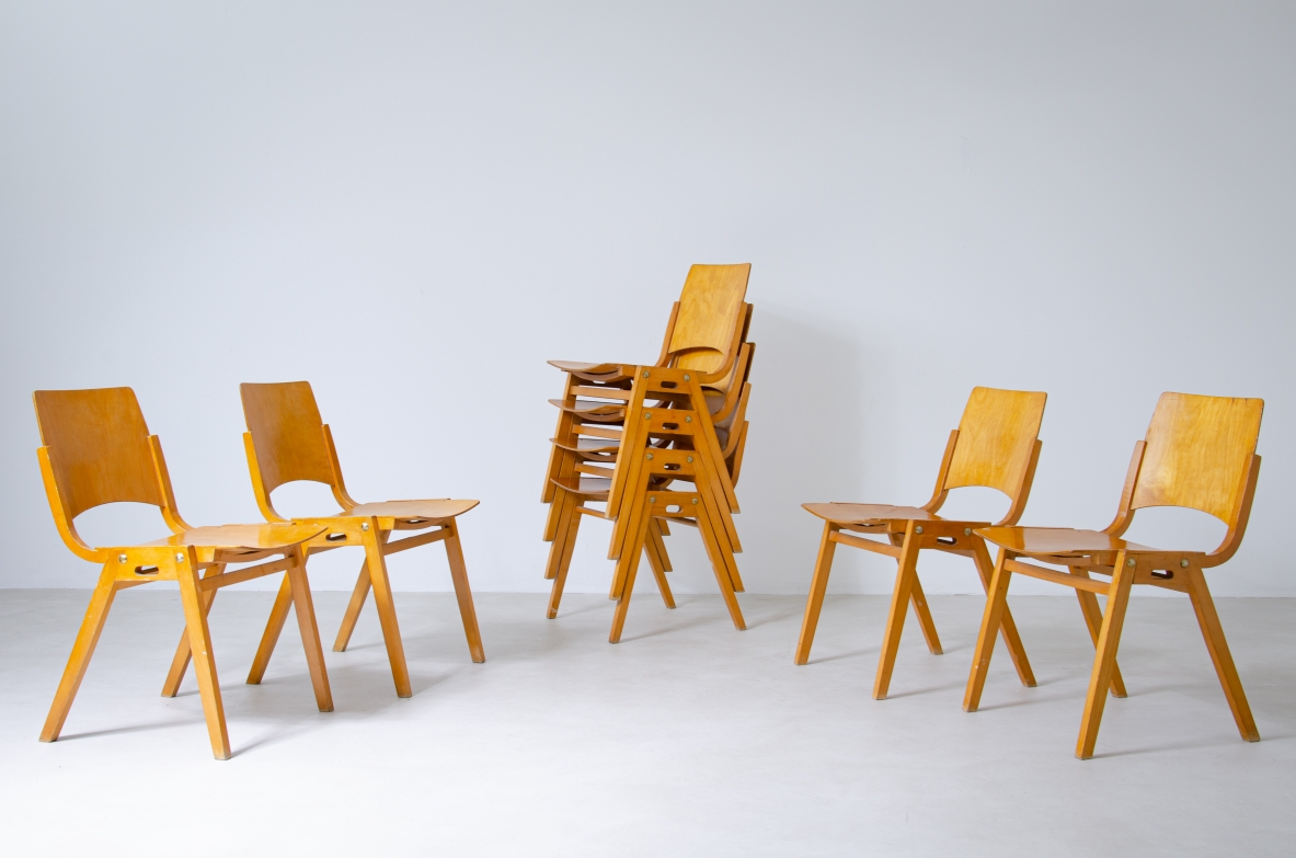 Roland Rainer (1910-2004) Set of 8 mid century modern stacking chairs model P7 in curved plywood. Manufacture Emil & Alfred Pollak, Vienna, 1952.