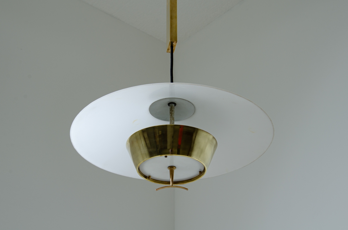 Stilnovo. Adjustable chandelier with brass counterweight, lampshade in perspex and brass. Manufactured in the late 60's.
