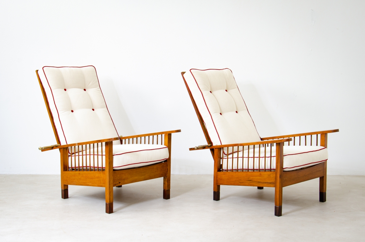 Gustav Stickley (1858–1942)  Pair of adjustable high back armchairs in oak New York, United States, 1920's.