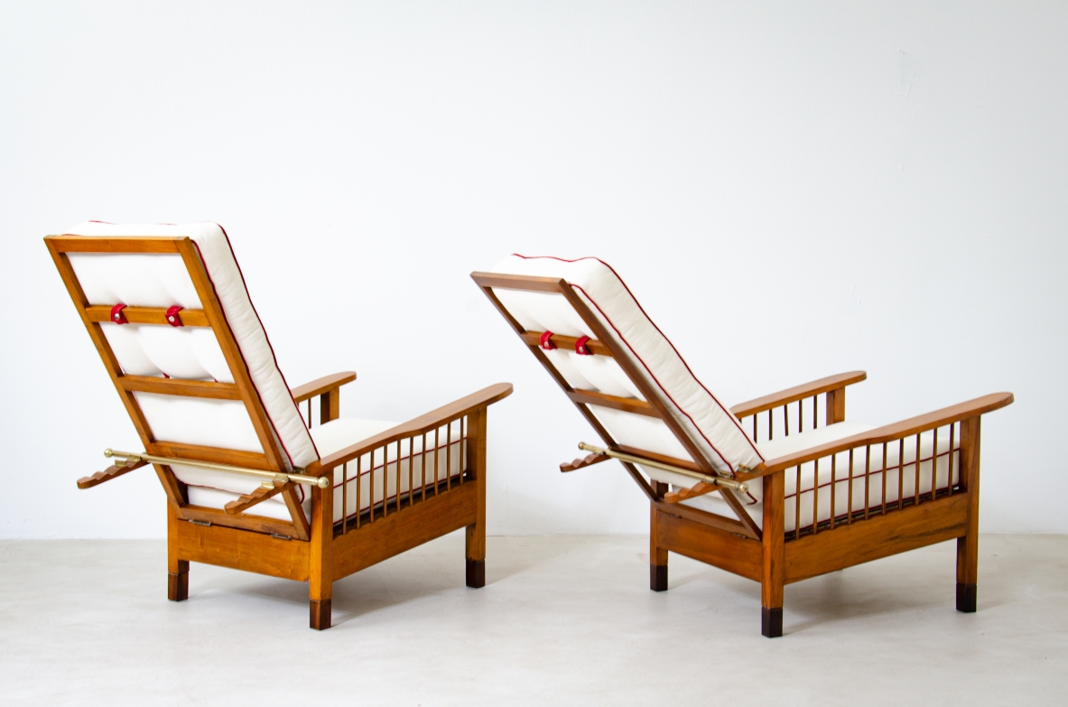 Gustav Stickley (1858–1942)  Pair of adjustable high back armchairs in oak New York, United States, 1920's.