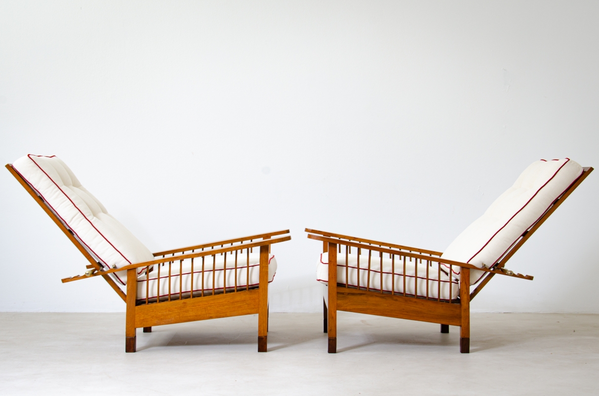 Gustav Stickley (1858–1942)  Pair of adjustable high back armchairs in oak New York, United States, 1920's.