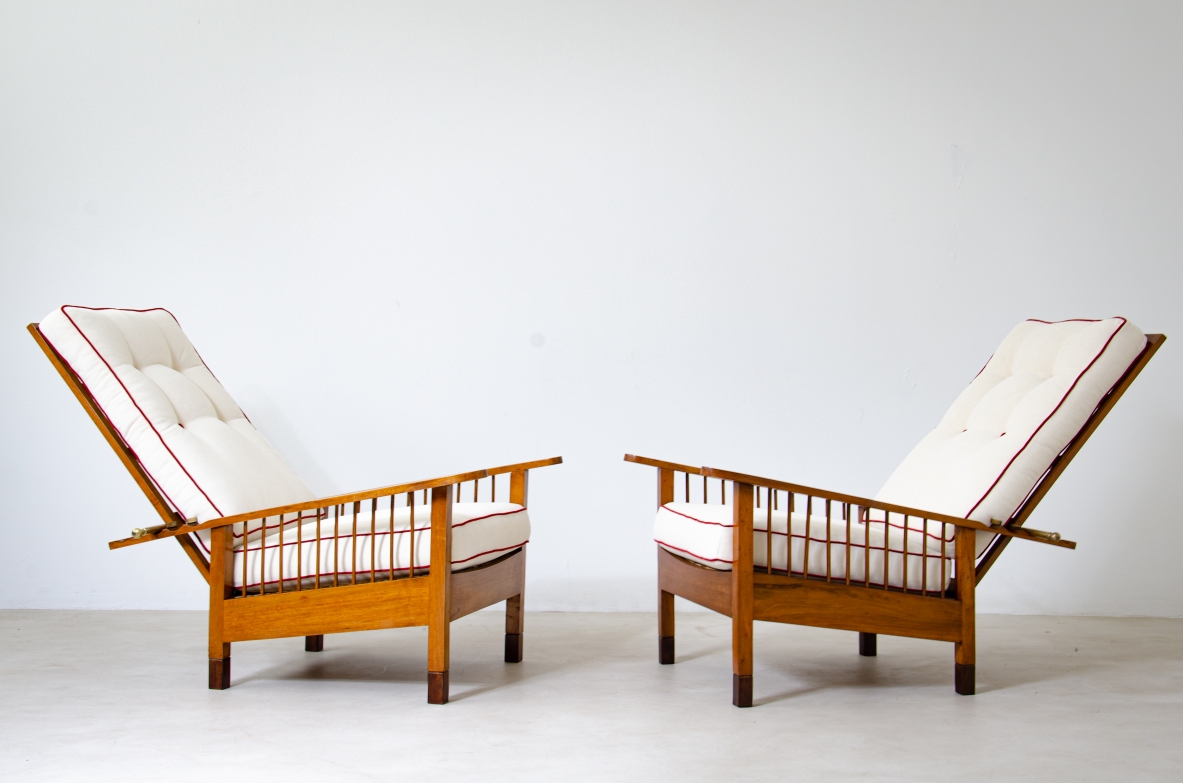 Gustav Stickley (1858–1942)  Pair of adjustable high back armchairs in oak New York, United States, 1920's.