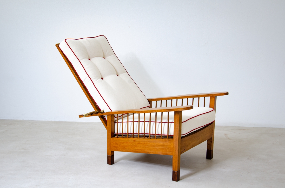 Gustav Stickley (1858–1942)  Pair of adjustable high back armchairs in oak New York, United States, 1920's.