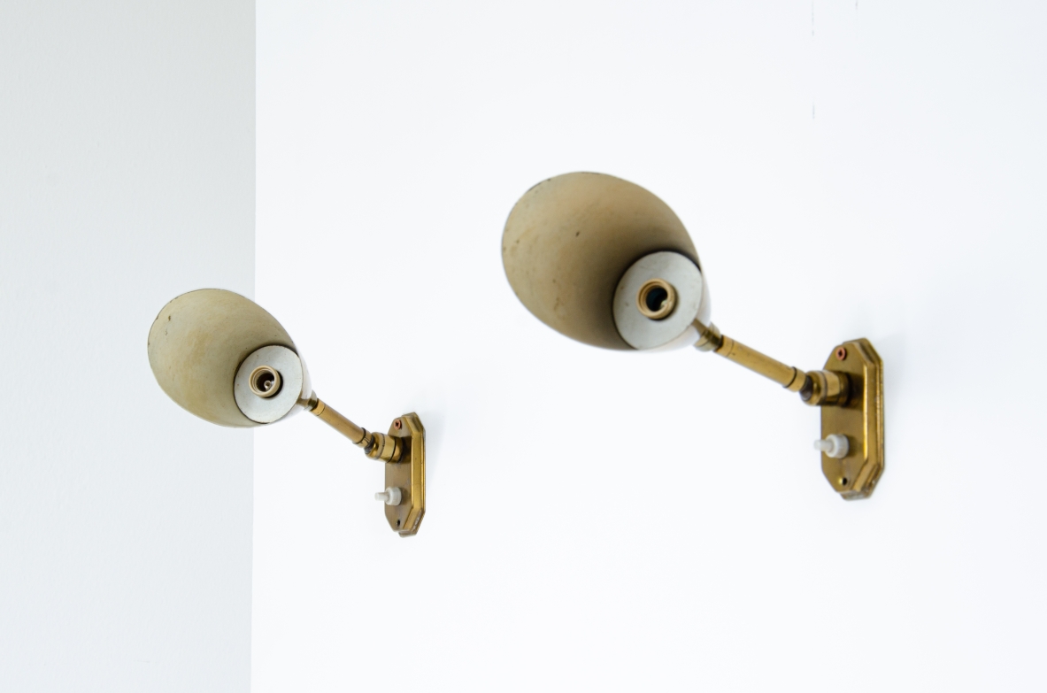 Two reading lamps in burnished brass with adjustable arm. Manufactured by Arredoluce, 1950s.