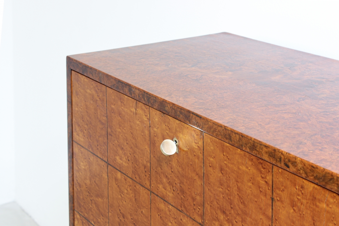 Elegant 1930's bar cabinet in briarwood. Italian manufacture, 1930's