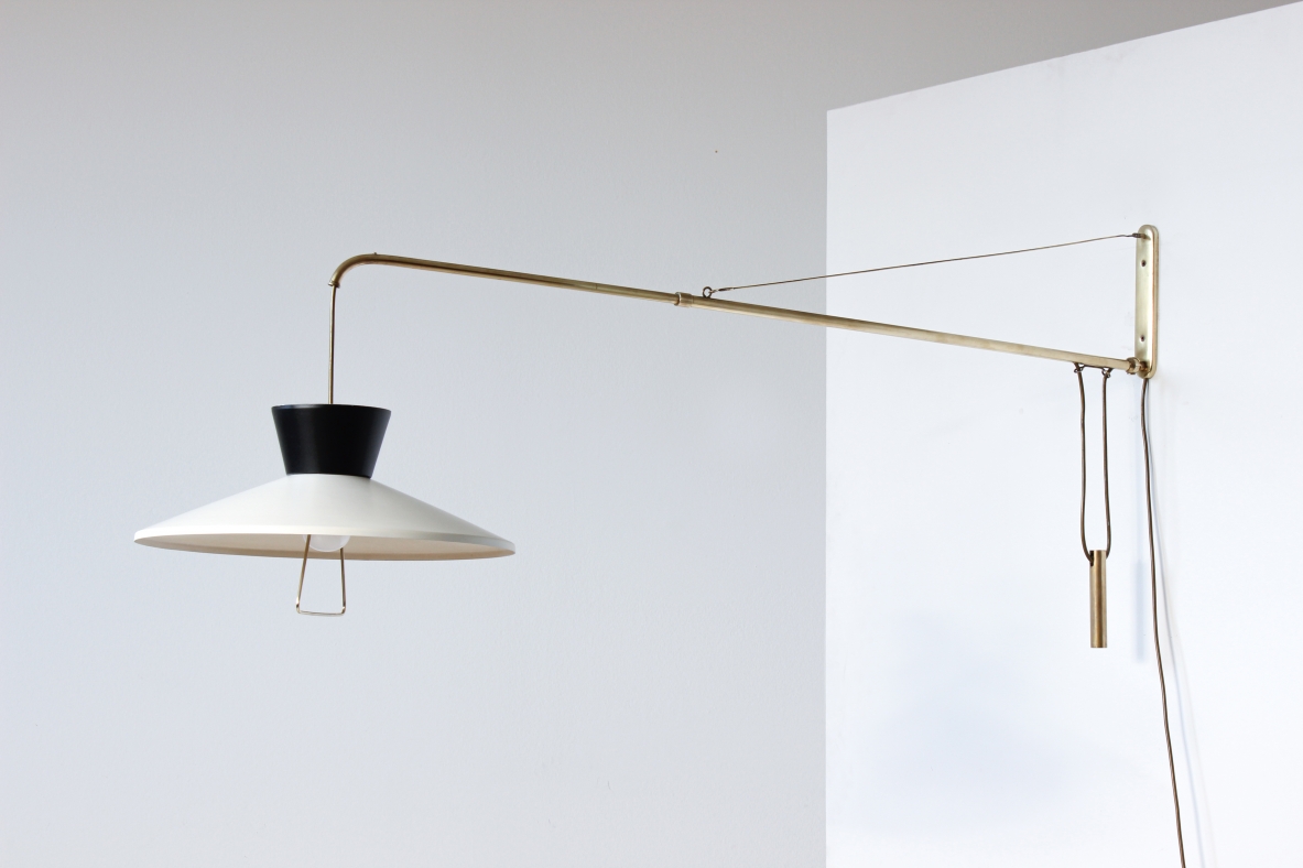 Lampada da parete saliscendi con contrappeso e braccio estensibile. Stilux Milano, 1950ca