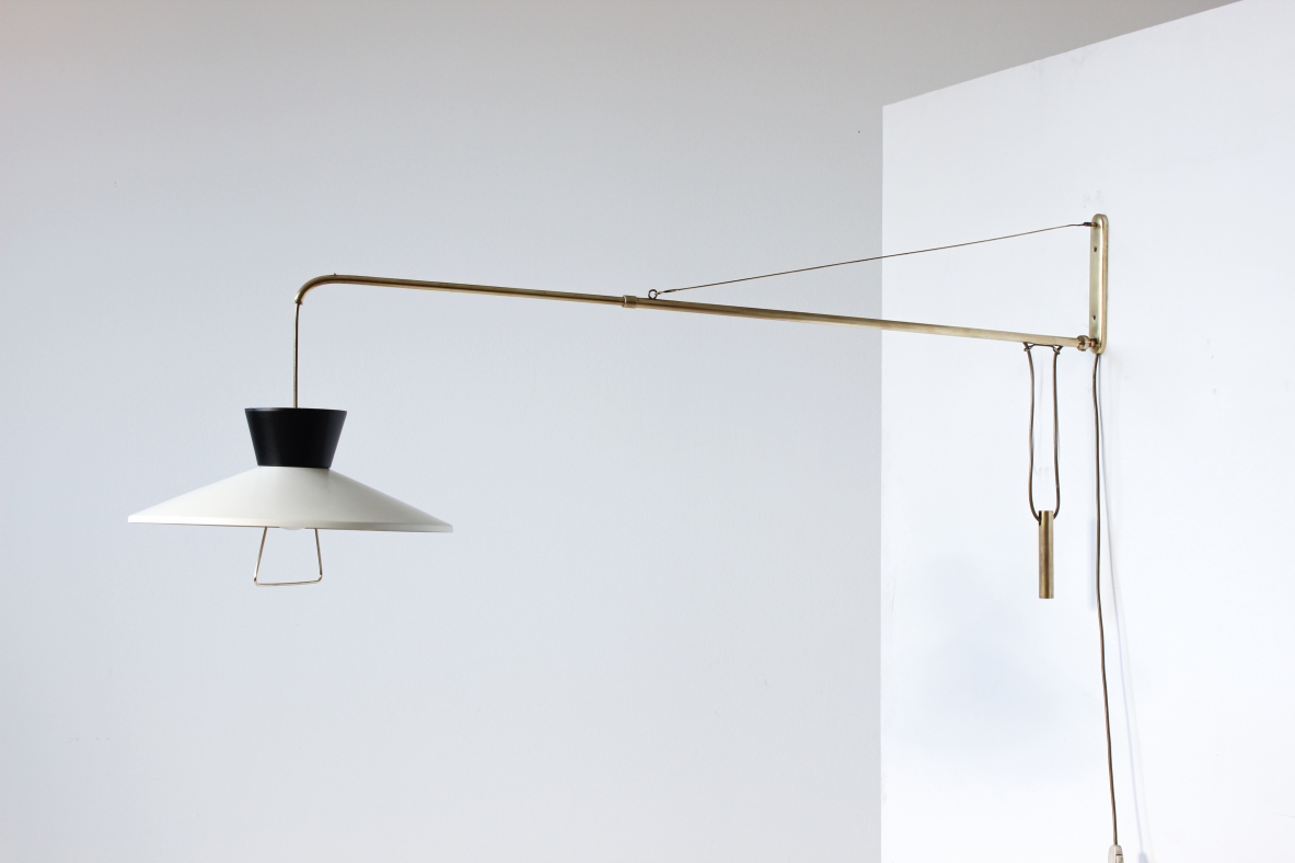 Lampada da parete saliscendi con contrappeso e braccio estensibile. Stilux Milano, 1950ca