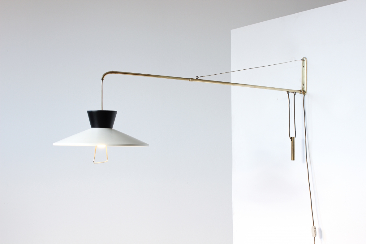 Lampada da parete saliscendi con contrappeso e braccio estensibile. Stilux Milano, 1950ca