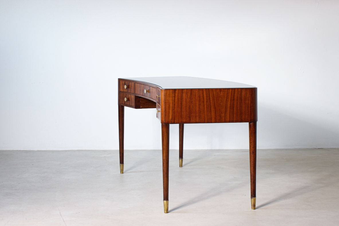 Elegant desk in striped walnut Italian manufacture, around 1940.