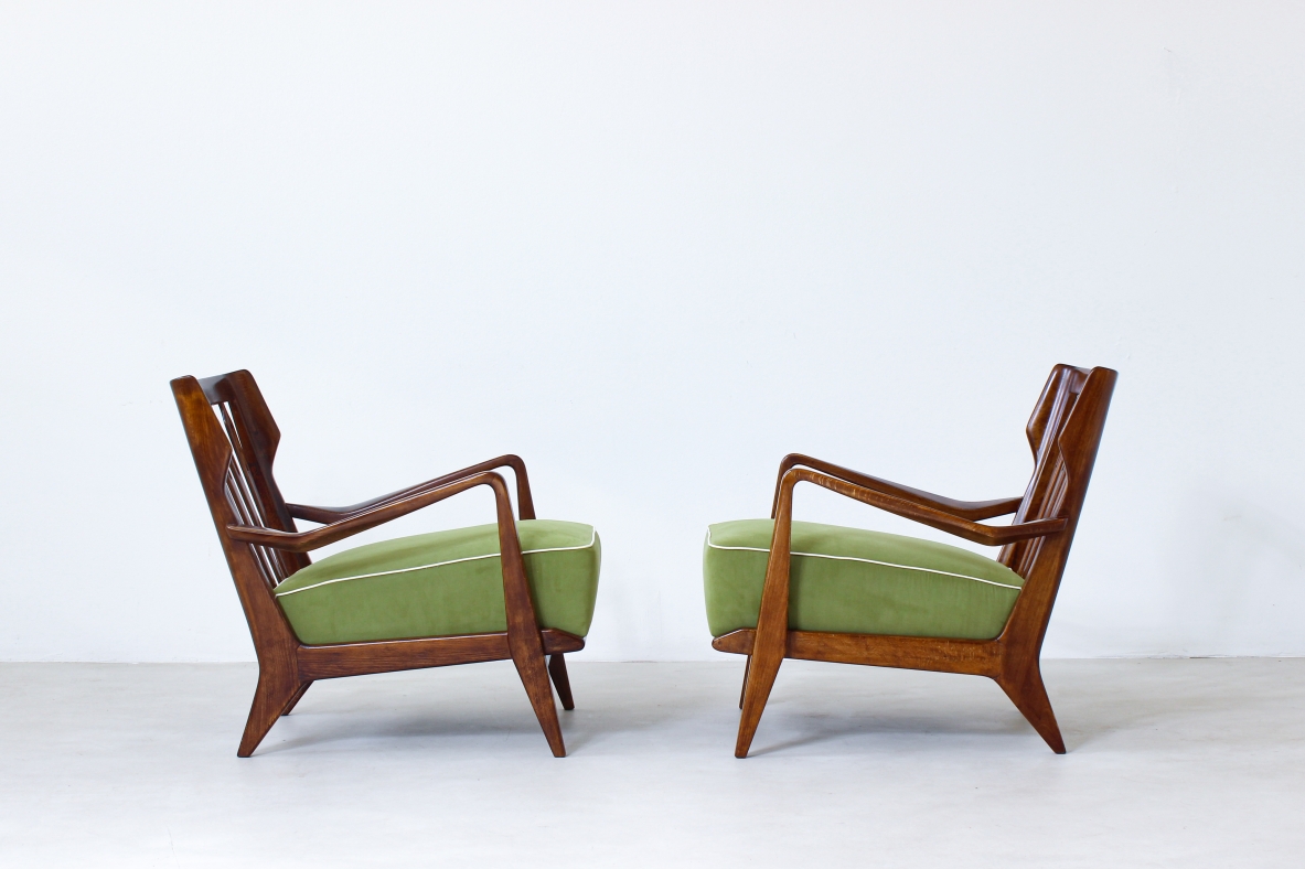 Gio Ponti, pair of armchairs model 516 produced by Cassina in the 1950s