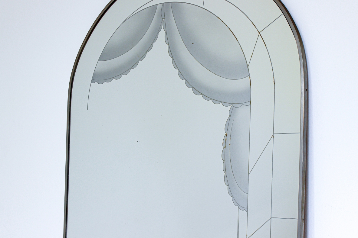 Large arched mirror with architectural design. Italian manufacture around 1940.