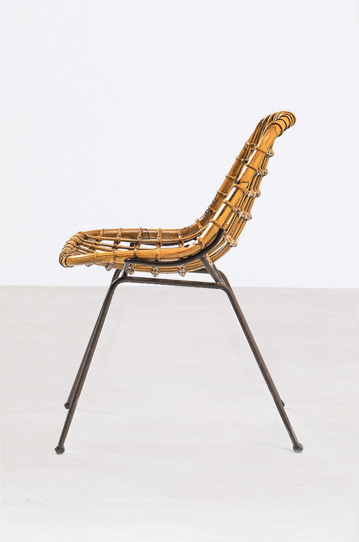 Gian Franco Leger. Set of 8 curved rattan chairs with iron rod structure, 1960's